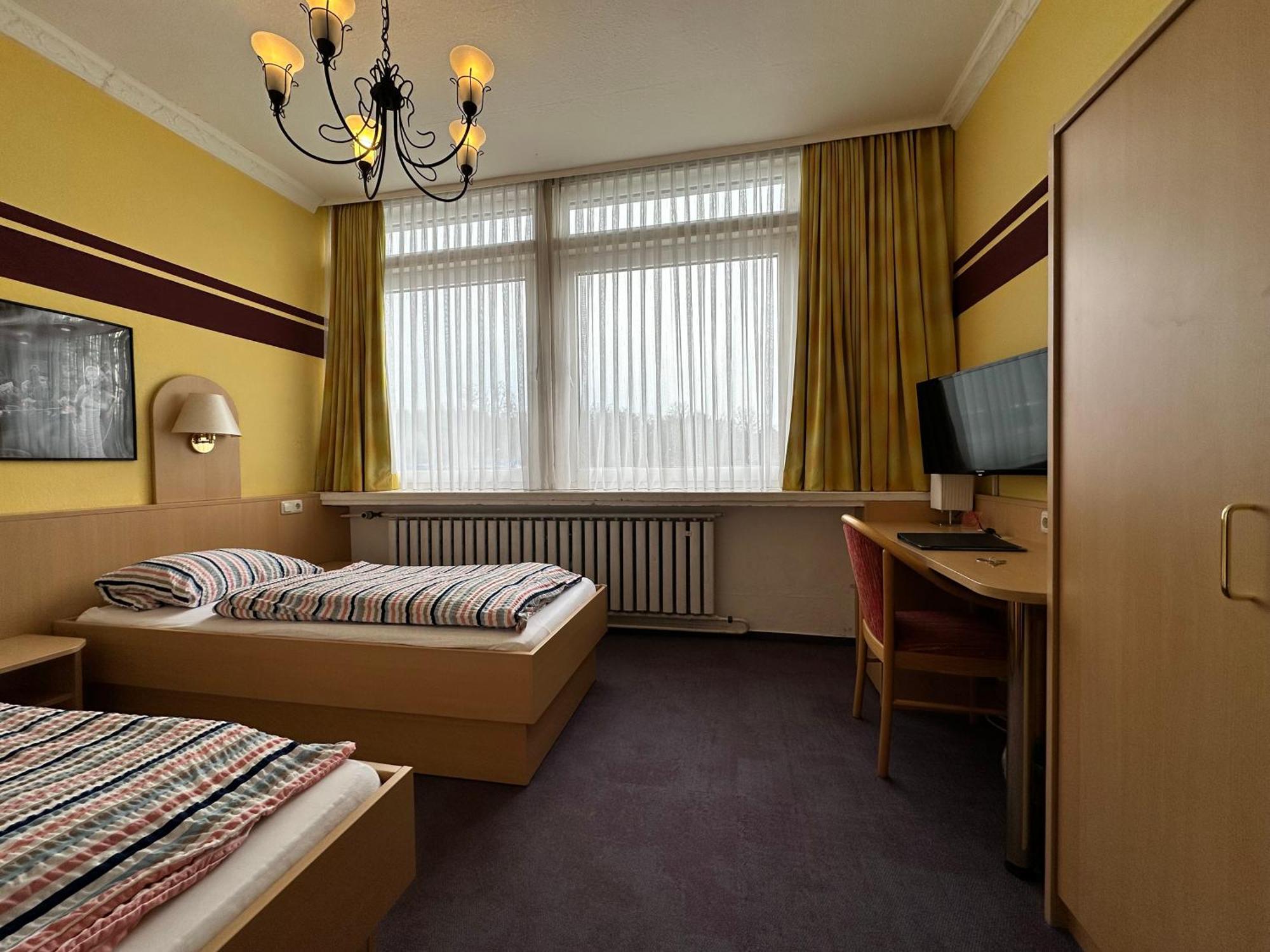 וולפסבורג Hotel Am Klieversberg מראה חיצוני תמונה